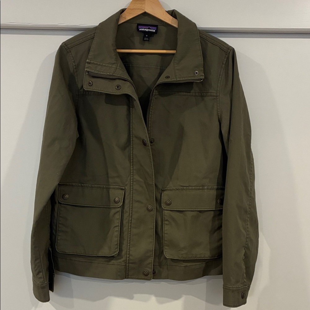 Patagonia size M olive green utility jacket